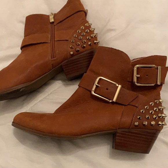 Cute boots lightly worn just too small - Picture 3 of 4